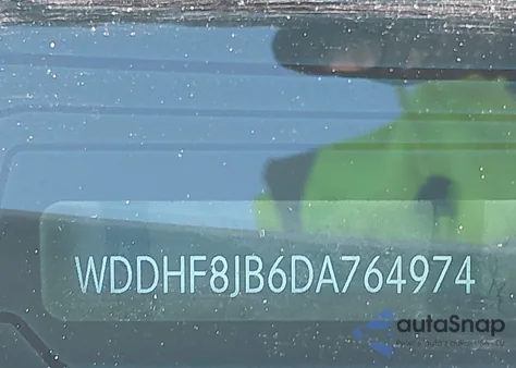 2013 Mercedes-Benz E 350 4Matic z USA, uszkodzony, nr VIN WDDHF8JB6DA764974